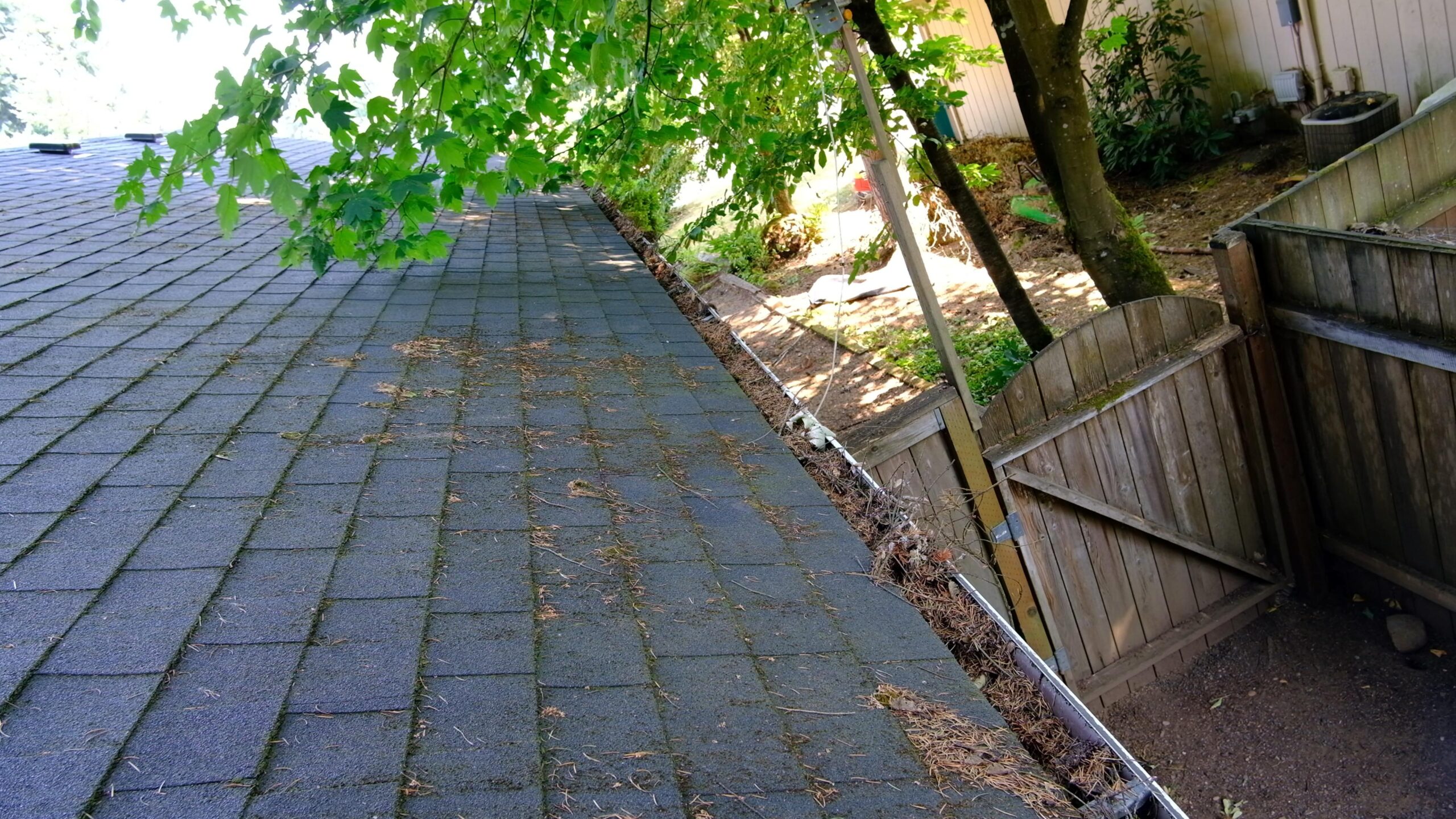 Clackamas Gutter Cleaning Service Before and After Photos